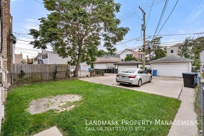 Building Photo - 4144 N Mozart-Unit 1W