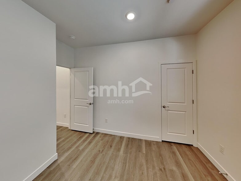 Building Photo - 9555 Harkes Dr