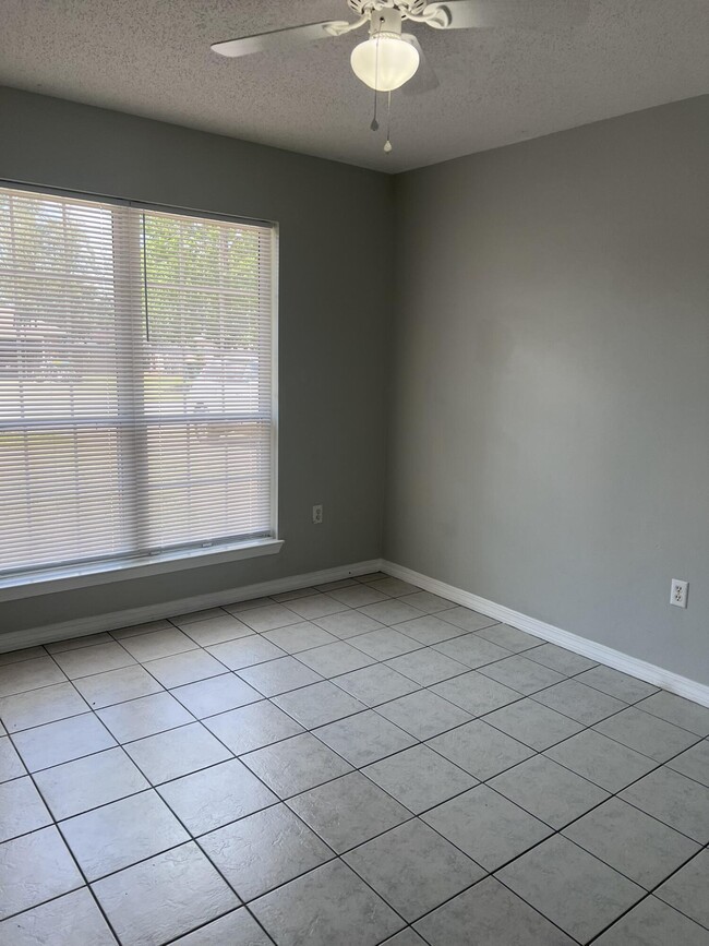 Building Photo - 2809 Geronimo Dr