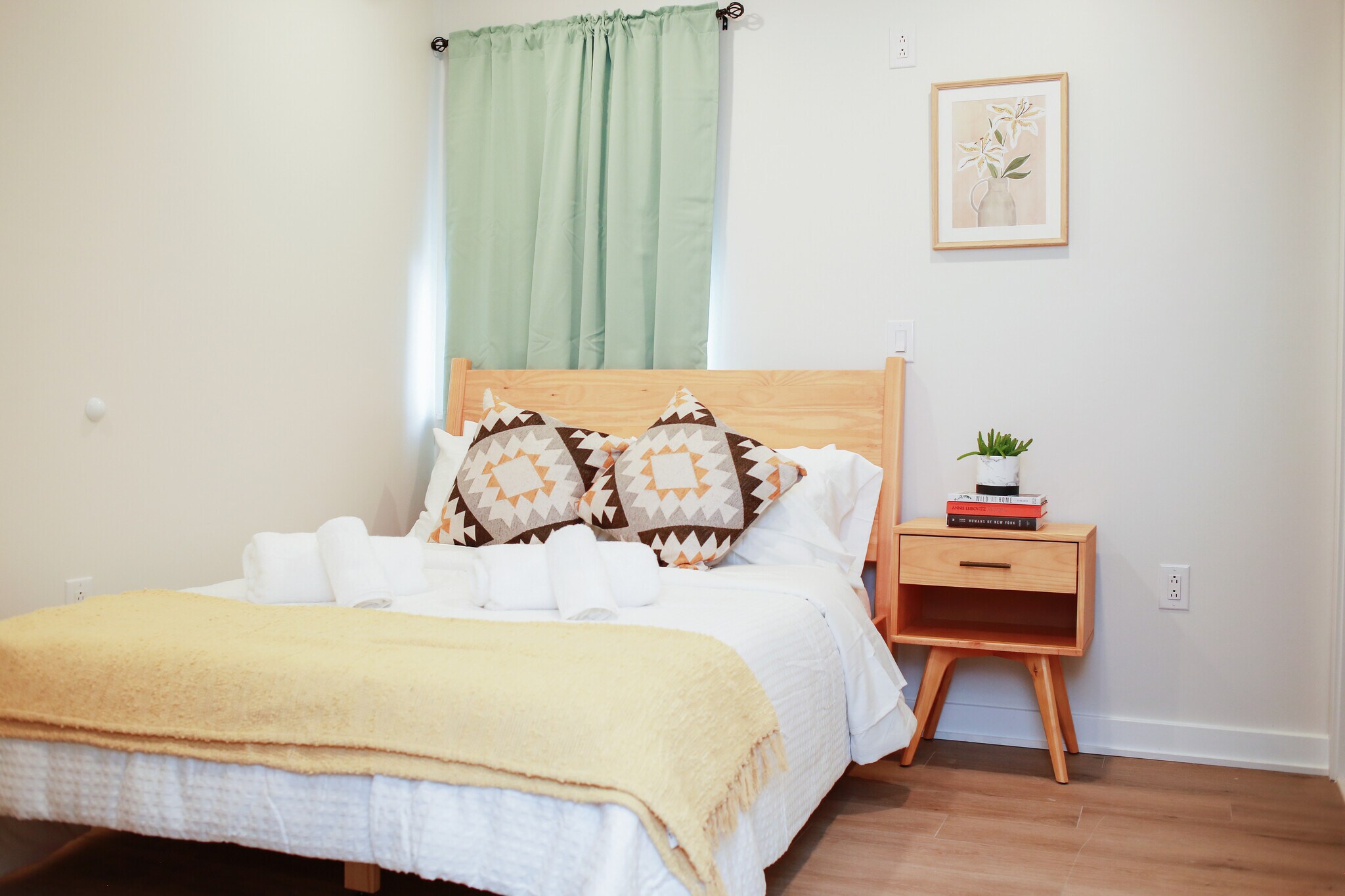 Bedroom 302 - 3814 Hamilton St