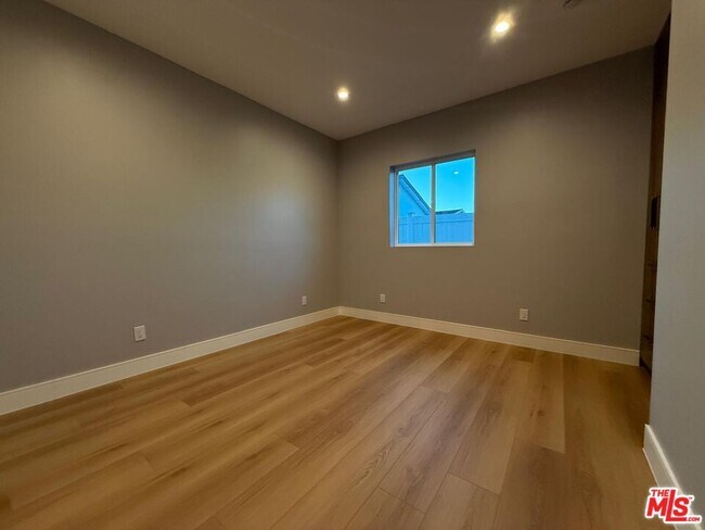 Building Photo - 6530 Varna Ave
