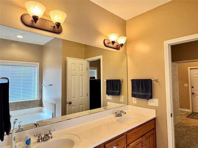 Building Photo - 4701 Mitford Cir