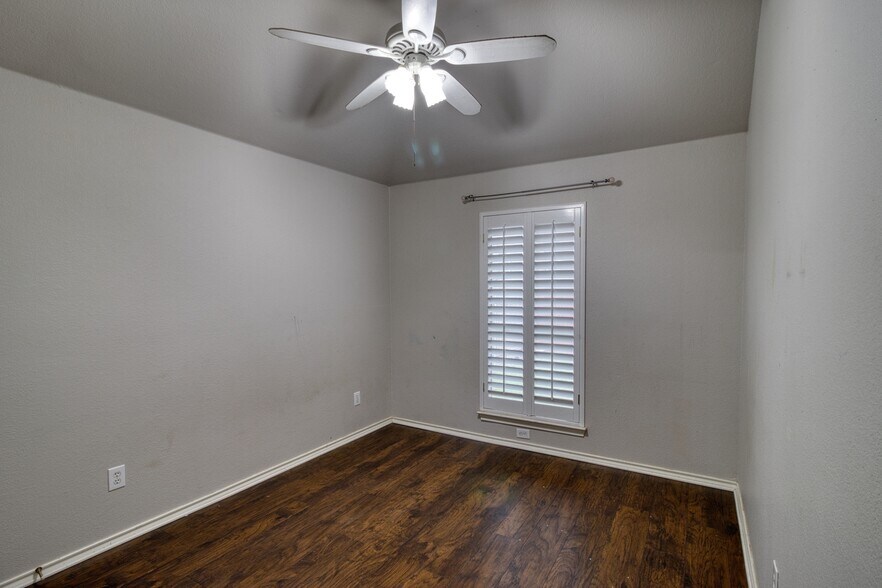 Building Photo - 8755 Sunset Trace Dr