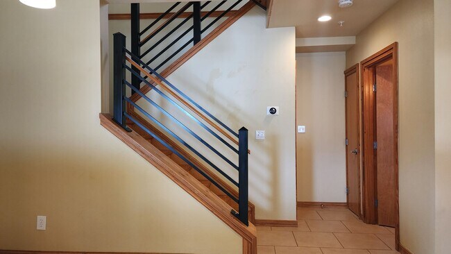 Building Photo - Corner Townhouse in Downtown Tacoma with A...