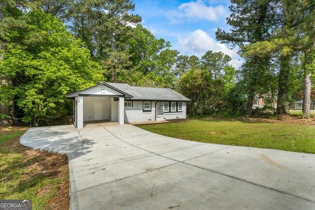 Building Photo - 2223 Columbia Dr
