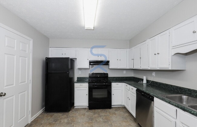 Building Photo - Move in before November 15th and choose yo...