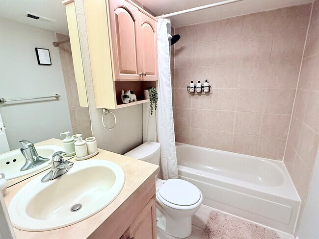 Building Photo - 6380 S Boston St