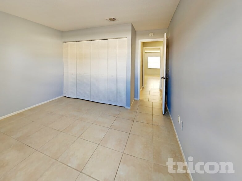 Building Photo - 266 Iowa Woods Cir W