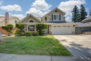 Building Photo - 4404 Bluff Creek Dr