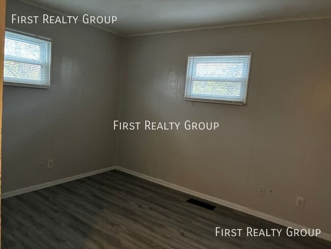 Building Photo - 4572 Gardendale Ave