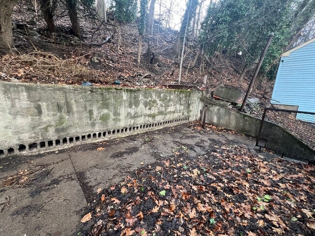 Building Photo - Updated 2.5 Bedroom/ 1 Bath in Troy Hill