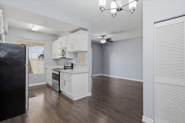 Building Photo - Move-In Ready Condo with Premium Community Amenities