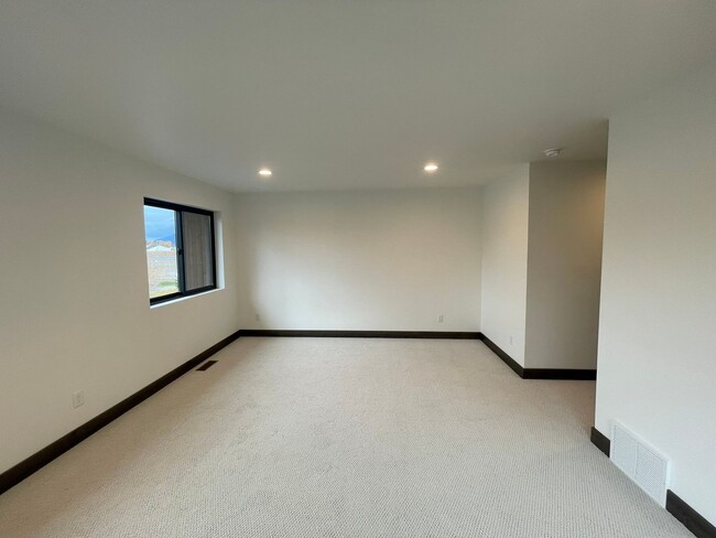 Building Photo - Brand New Three Story Whitefish Townhouse