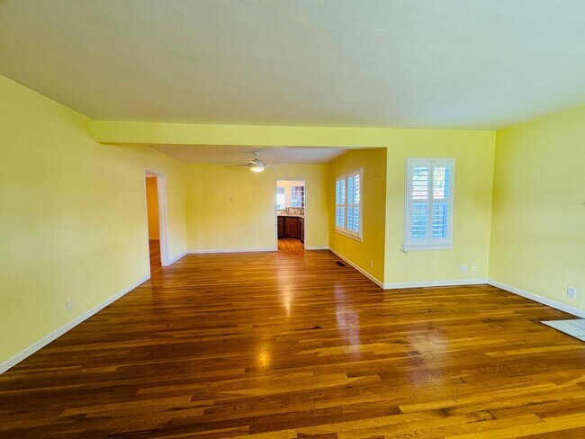 Building Photo - Charming 2 Bed, 2 Bath Home near UOP