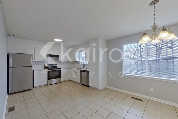 Building Photo - 1945 Croydon Cir