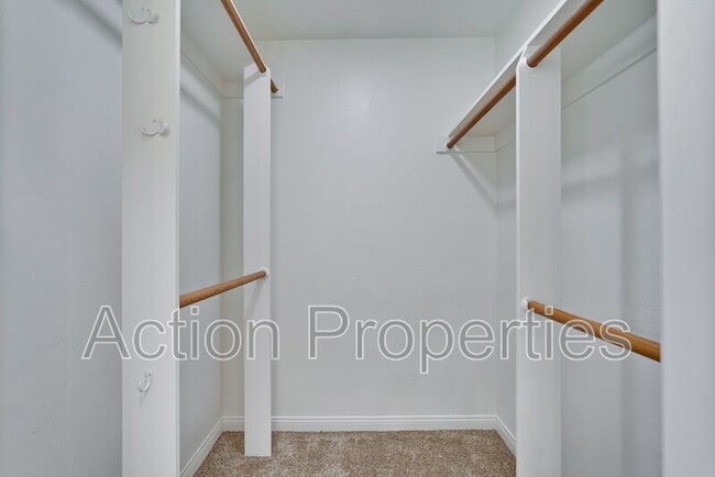 Building Photo - 306 N Clark Ave