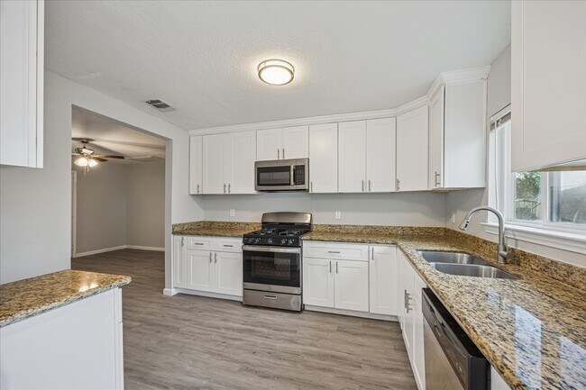 Building Photo - 5126 Higgins St