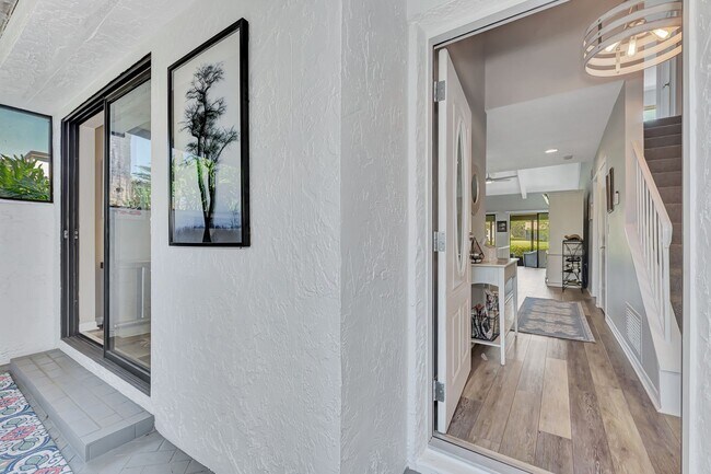 Building Photo - Welcome to your Heatherwood Heaven