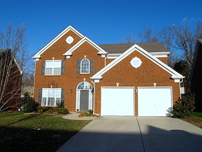 Building Photo - 4Bed/2.5Bath in Brentwood, Lawn Care Included!