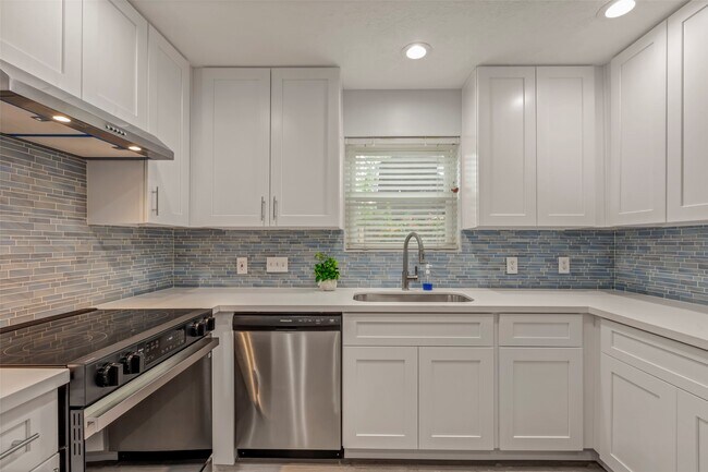 Building Photo - 12615 Retreat Trail