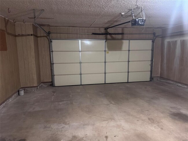 Building Photo - 12216 Sylvester Dr