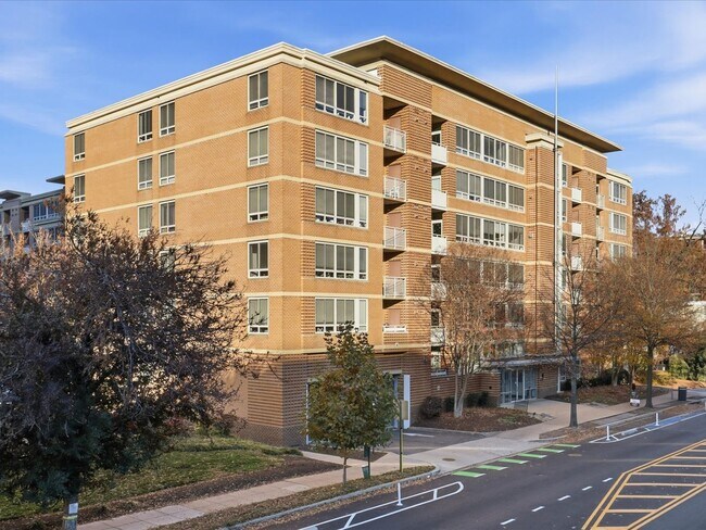 Building Photo - 355 I St SE