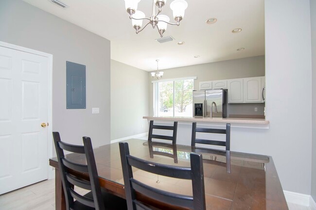 Dining 1 - 11658 Declaration Dr