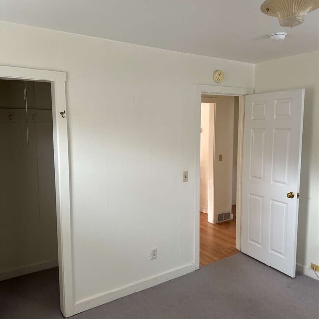 Building Photo - 45 E Simpson Ave