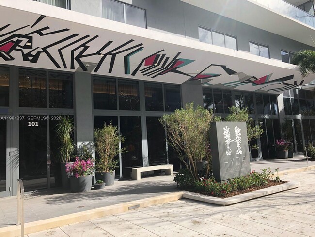 Building Photo - 121 NE 34th St