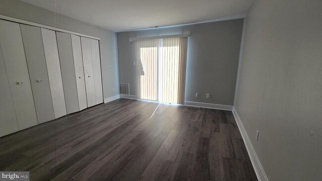 Building Photo - 411 Park Pl Dr