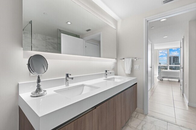 Building Photo - 401 N Birch Rd