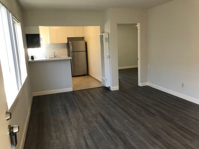 Building Photo - Live Steps from the Sand at Ensenada Court!  South Mission Beach | 1 Bed · 1 Bath