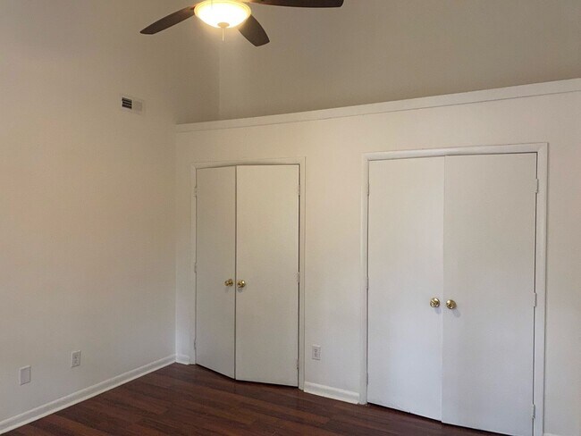 Building Photo - 4012 Greenleaf St