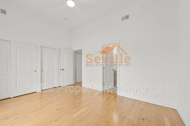 Building Photo - 569 Merritt Ave