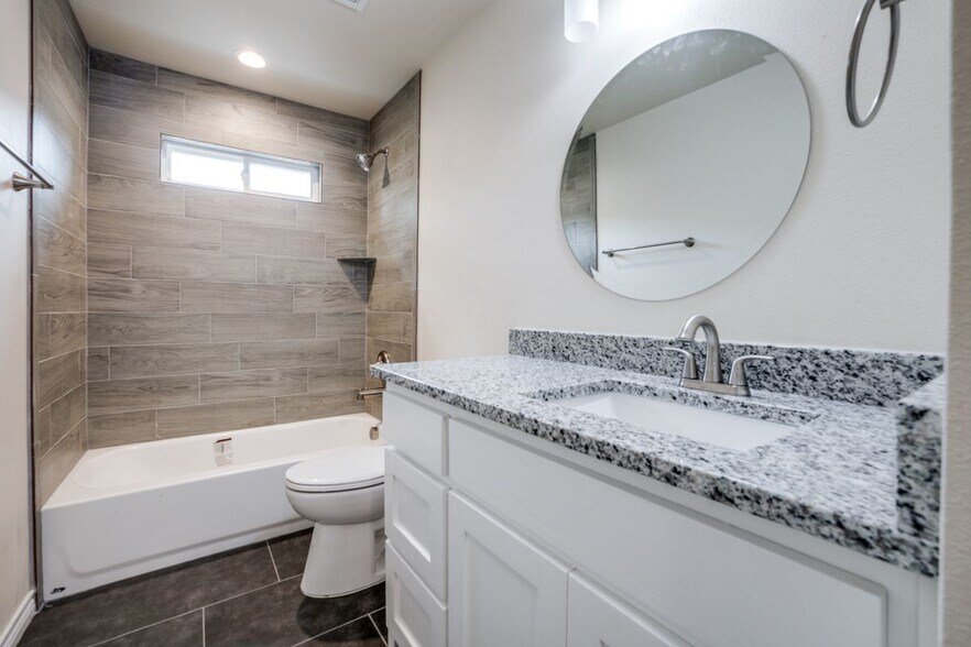 Building Photo - 4220 Hamilton Ave