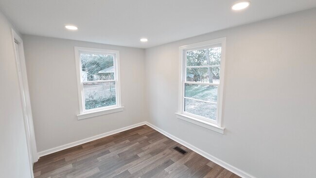 Building Photo - 64 Spruce St