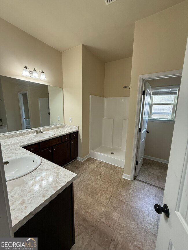 Building Photo - 2529 Shropshire Pl
