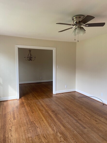 Building Photo - 3188 Valley Park Dr