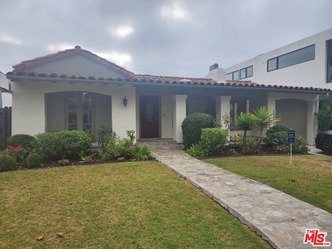 Primary Photo - 328 S Oakhurst Dr