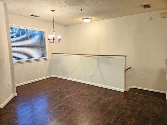 Building Photo - Rare 2 bed 2 bath condo with 1 car garage located in Smyrna