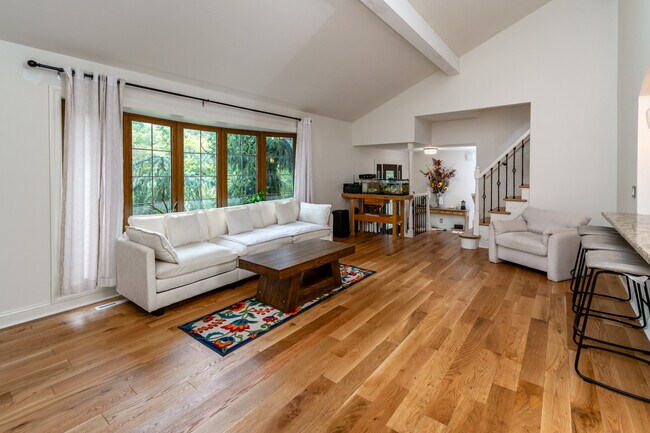 Building Photo - 230 Jacobs Creek Rd