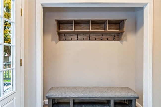 Building Photo - 46 Country Ln