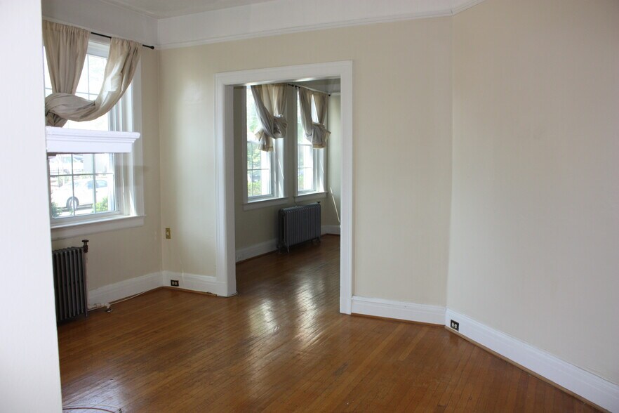 Building Photo - 3409 Greenway