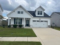 Building Photo - Pet Friendly with fenced in backyard