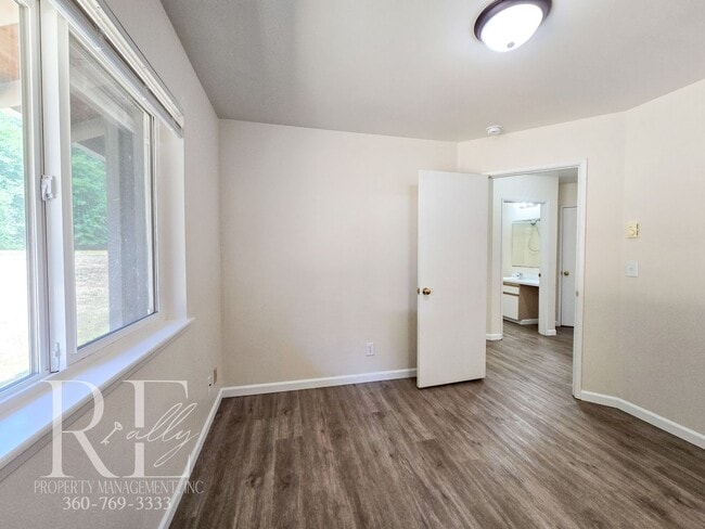 Building Photo - Quiet 3BR Duplex with Garage & Big Yard on...