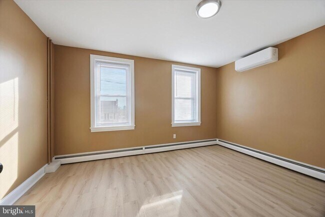 Building Photo - 606 Vernon St