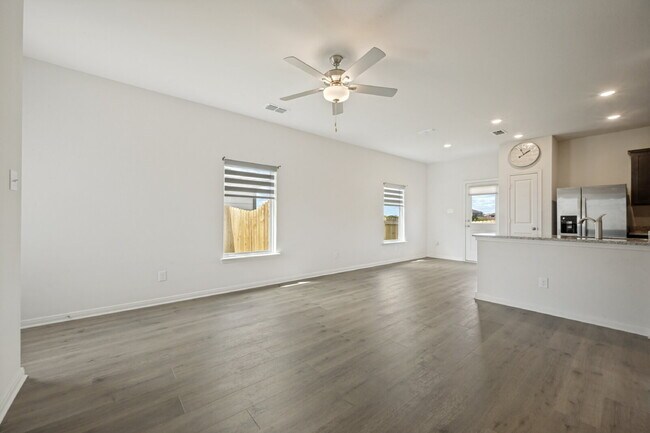 Building Photo - Modern 3BR Home with Open Floor Plan in Ponder, TX
