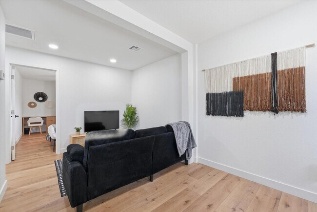 Building Photo - 1548 N Upland Cir