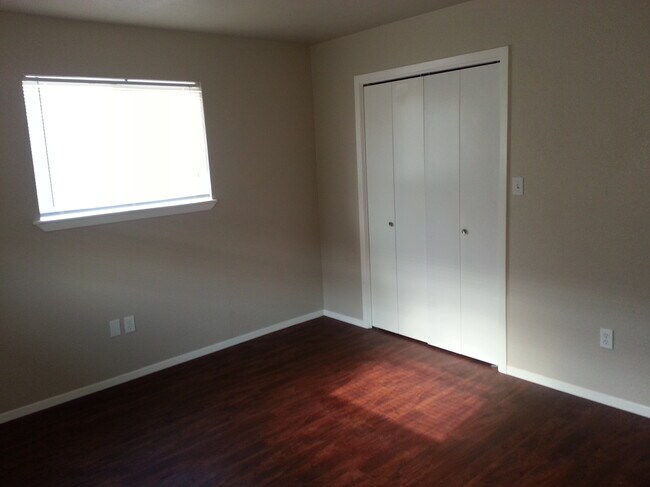 Building Photo - 1113 Primrose Ave