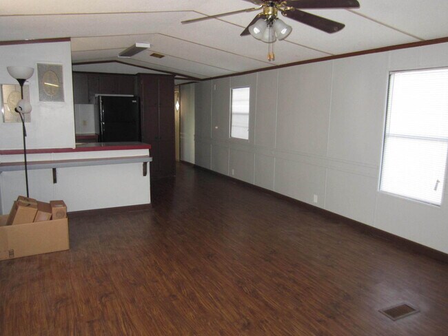 Building Photo - 2 Bedroom Mobile Home in Ray City